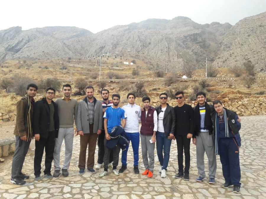 کوهنوردی دانشجویان و کارشناس فرهنگی واحد دانشگاهی سلمان فارسی در پارک کوهستانی دراک