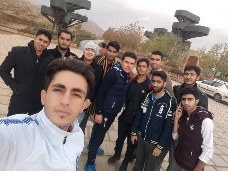 کوهنوردی دانشجویان و کارشناس فرهنگی واحد دانشگاهی سلمان فارسی در پارک کوهستانی دراک