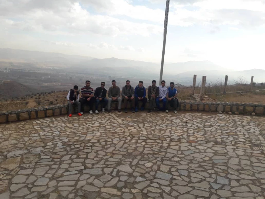 کوهنوردی دانشجویان و کارشناس فرهنگی واحد دانشگاهی سلمان فارسی در پارک کوهستانی دراک