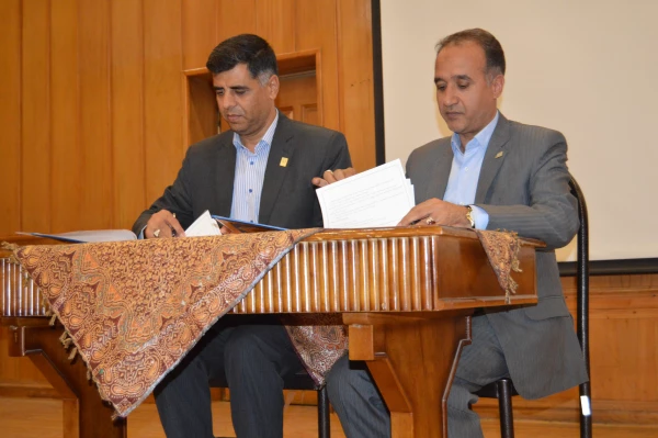 طرح هر دانشجو یک مهارت در واحد دانشگاهی سلمان فارسی شیراز 
انعقاد تفاهم نامه بین سازمان فنی حرفه ای و دانشگاه فرهنگیان فارس در راستای طرح هر دانشجو یک مهارت  3