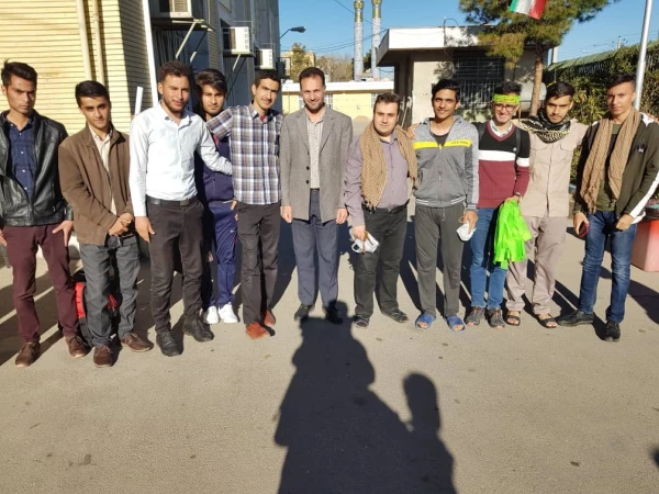 اردوی راهیان نور 
اردوی راهیان نور دانشجو معلمان واحد دانشگاهی سلمان فارسی شیراز 
این اردو در تاریخ 17 اسفند ماه با بدرقه کارشناس محترم فرهنگی  واحد سلمان فارسی جناب آقای دکتر کشاورز و با همراهی دکتر ابوطالب عزیزی مسئول بسیج اساتید دانشگاه فرهنگیان فارس  