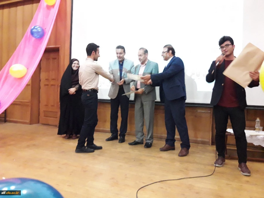 به مناسبت میلاد مسعود حضرت ولی عصر (عج) در واحد دانشگاهی سلمان فارسی با حضور دکتر اناری نژاد سرپرست محترم مدیریت پردیس های دانشگاه فرهنگیان  استان فارس، دکتر تقوی، دکتر فلاحی مراسم جشنی برگزار گردید،  2