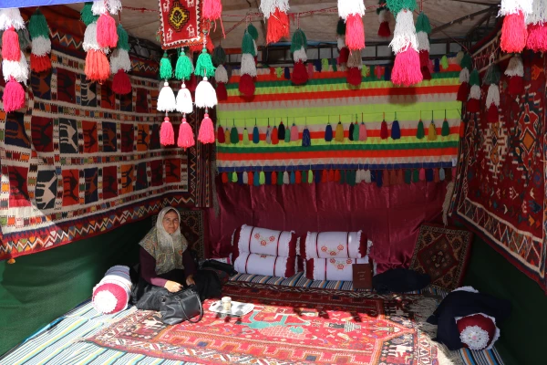 برگزاری همایش اقوام به مناسبت هفته خوابگاه ها درتایخ 98/02/09 در واحد دانشگاهی سلمان فارسی شیراز برگزار شد . 3