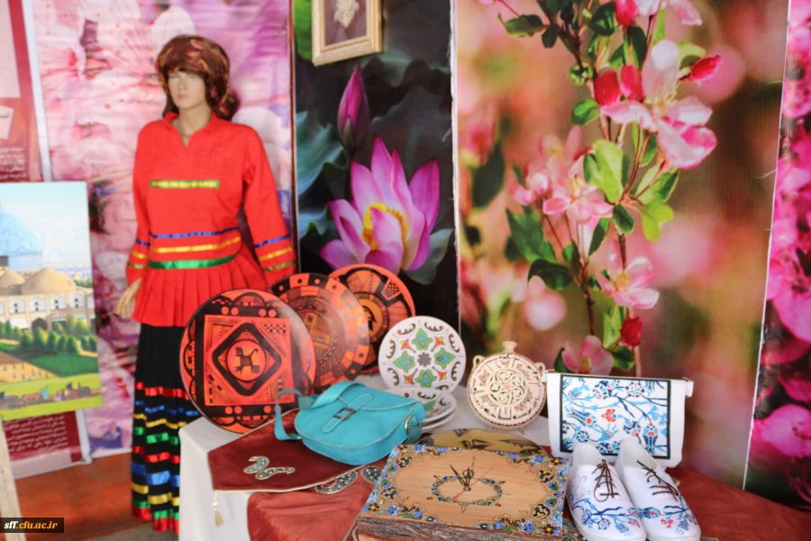 برگزاری همایش اقوام به مناسبت هفته خوابگاه ها درتایخ 98/02/09 در واحد دانشگاهی سلمان فارسی شیراز برگزار شد . 5