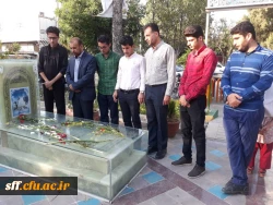 زیارت قبور شهدا شیراز با حضور دانشجو معلمان واحد دانشگاهی سلمان فارسی شیراز همراه با کارشناس فرهنگی و مسئول بسیج اساتید دانشگاه  2
