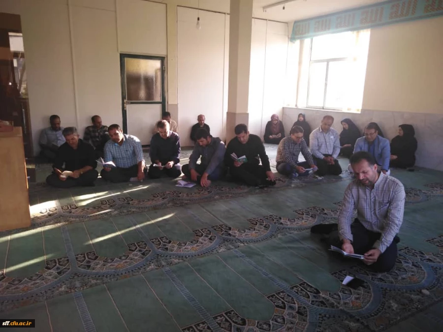 برگزاری مراسم پرفیض زیارت عاشورا در واحد دانشگاهی سلمان فارسی با حضور کارکنان .
آقای دکتر کشاورز کارشناس فرهنگی این واحد دانشگاهی به قرائت زیارت عاشور و ذکر مصیبت پرداختند. 2