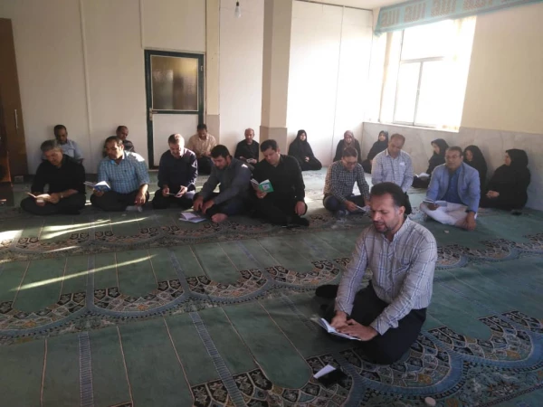 برگزاری مراسم پرفیض زیارت عاشورا در واحد دانشگاهی سلمان فارسی با حضور کارکنان .
آقای دکتر کشاورز کارشناس فرهنگی این واحد دانشگاهی به قرائت زیارت عاشور و ذکر مصیبت پرداختند. 2