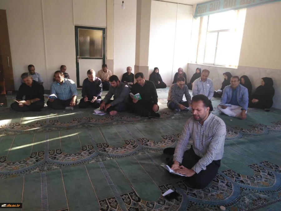 برگزاری مراسم پرفیض زیارت عاشورا در واحد دانشگاهی سلمان فارسی با حضور کارکنان .
آقای دکتر کشاورز کارشناس فرهنگی این واحد دانشگاهی به قرائت زیارت عاشور و ذکر مصیبت پرداختند. 2