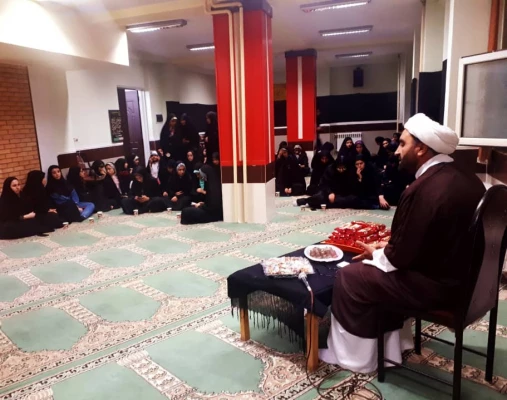 همزمان با ایام شهادت حضرت رقیه (س) مراسمی معنوی در نمازخانه مرکز سلمان فارسی شیراز برگزار شد.قرائت زیارت پر فیض عاشورا، مداحی و روضه خوانی از برنامه های این مراسم معنوی بود. 2