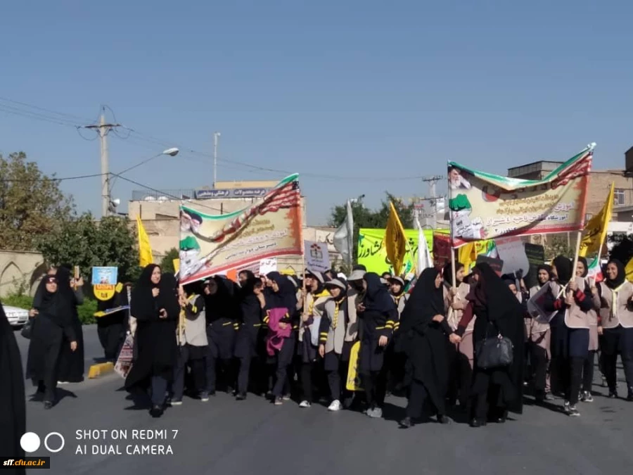 مقام معظم رهبری : 13 آبان نماد طمع ورزی آمریکا، وابستگی رژیم طاغوت، ایستادگی ایمان متکی به بصیرت، پیشقراولی نسل جوان در صحنه، و شجاعت و جسارت نسل جوان انقلابی است 3