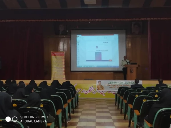 برگزاری همایش پدافند غیرعامل در واحد دانشگاهی سلمان فارسی شیراز 
این همایش با حضور کارکنان مدیریت استانی به همراه دانشجو معلمان و کارکنان پردیس ها و مراکز برگزار شد
جناب سروان سبزلون از پلیس فتا اطلاعات لازم در مورد فضای مجازی و خطرات آن را برای حضار به ت