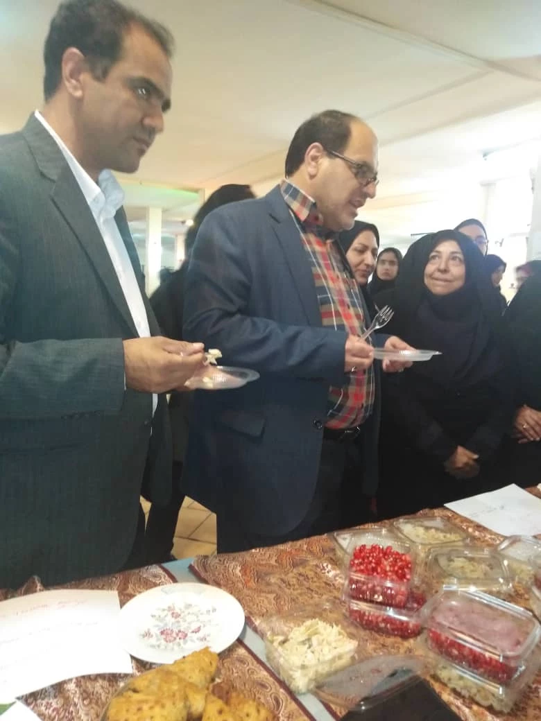 برگزاری جشنواره غذا در واحد دانشگاهی سلمان فارسی شیراز 
این جشنواره با حضور آقای دکتر افلاکی فرد و کارکنان مدیریت استانی برگزار شد 
و در پایان   غذا ها و کیک ها و شیرینی های تهیه شده بوسیله دانشجویان وکارکنان مورد داوری قرار گرفت و نفرات برتر انتخاب شدند.