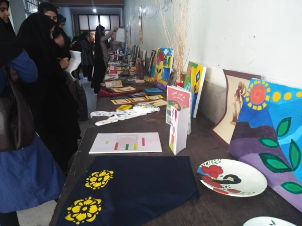 برگزاری نمایشگاه دست ساخته های دانشجو معلمان رشته هنر  8