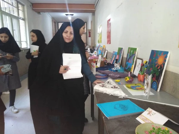 برگزاری نمایشگاه دست ساخته های دانشجو معلمان رشته هنر  9