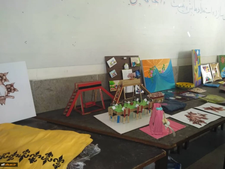 برگزاری نمایشگاه دست ساخته های دانشجو معلمان رشته هنر  11