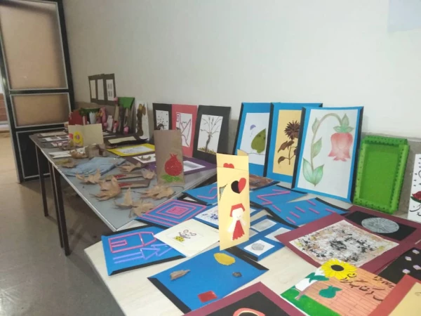 برگزاری نمایشگاه دست ساخته های دانشجو معلمان رشته هنر  12