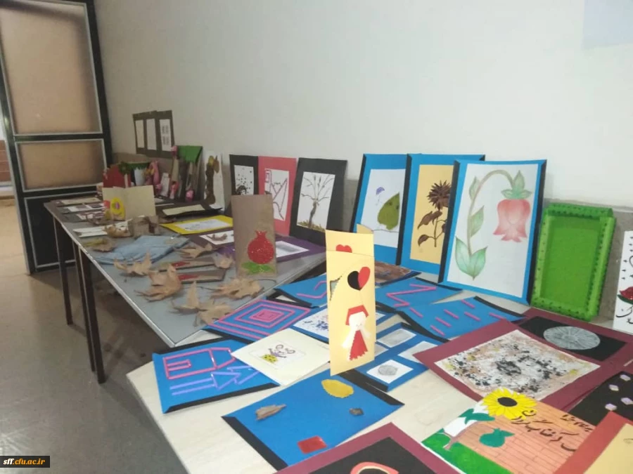 برگزاری نمایشگاه دست ساخته های دانشجو معلمان رشته هنر  12