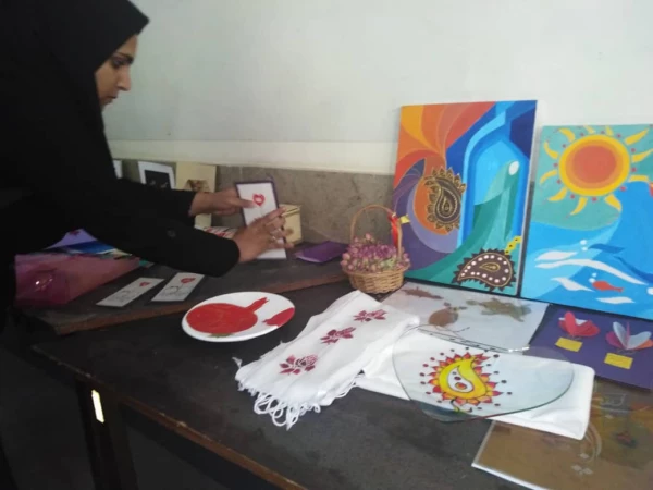 برگزاری نمایشگاه دست ساخته های دانشجو معلمان رشته هنر  13