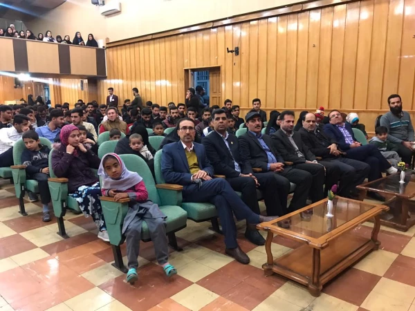 کانون خیرین پردیس شهید رجایی مراسمی با عنوان بزم یلدا برای کودکان کار و بد سرپرست در سالن اجتماعات مرکز سلمان فارسی برگزار نمود در این مراسم که با دعوت از کودکان کار و خانواده هایشان برگزارشد آقای دکتر حسین افلاکی فرد به همراه معاونین در این مراسم حضور دا