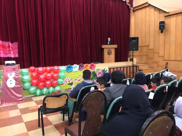 کانون خیرین پردیس شهید رجایی مراسمی با عنوان بزم یلدا برای کودکان کار و بد سرپرست در سالن اجتماعات مرکز سلمان فارسی برگزار نمود در این مراسم که با دعوت از کودکان کار و خانواده هایشان برگزارشد آقای دکتر حسین افلاکی فرد به همراه معاونین در این مراسم حضور دا