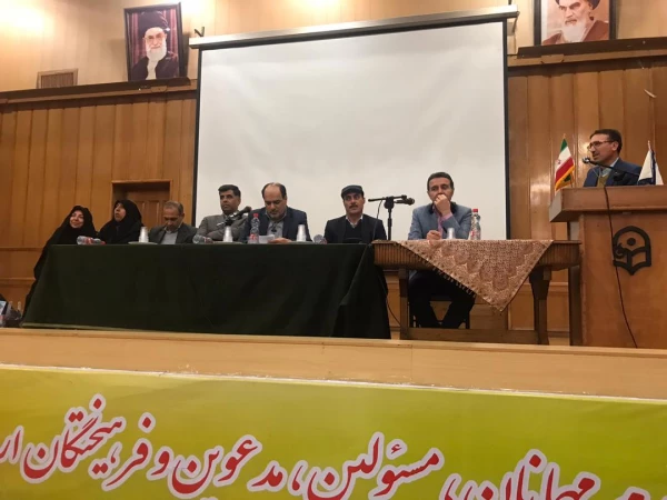 جلسه هم اندیشی کارکنان پردیس ها و مراکز دانشگاه فرهنگیان شیراز در تاریخ 20بهمن ماه 1398 با حضور مدیریت محترم پردیس های استانی دانشگاه فرهنگیان فارس به همراه معاونین ایشان و  رؤسای پردیس ها و مراکزو کارکنان پردیس ها ومراکز  در سالن اجتماعات واحد دانشگاهی س