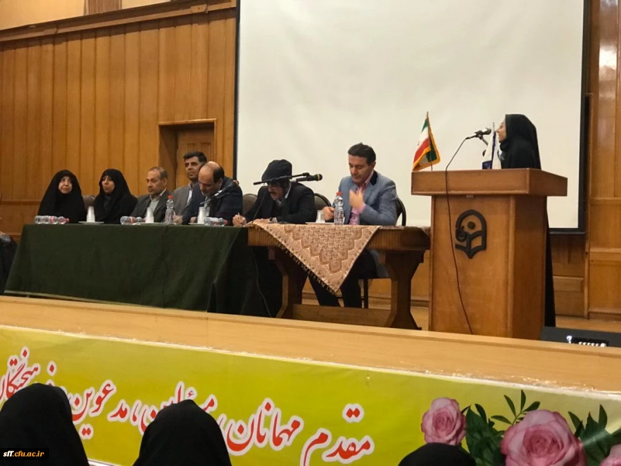 جلسه هم اندیشی کارکنان پردیس ها و مراکز دانشگاه فرهنگیان شیراز در تاریخ 20بهمن ماه 1398 با حضور مدیریت محترم پردیس های استانی دانشگاه فرهنگیان فارس به همراه معاونین ایشان و  رؤسای پردیس ها و مراکزو کارکنان پردیس ها ومراکز  در سالن اجتماعات واحد دانشگاهی س