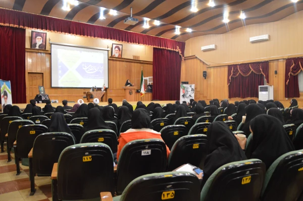 به مناسبت ایام اله دهه فجر روز شنبه تاریخ98/11/19برنامه ای با محوریت دستاورد های انقلاب و اربعین سردار سلیمانی با حضور سرکار خانم دکتر طاهره محسنی(استاد دانشگاه امام صادق(ع)) برگزار شد.
در این برنامه از تمام دانشجویان پردیس های خواهران حضور داشتند. 2