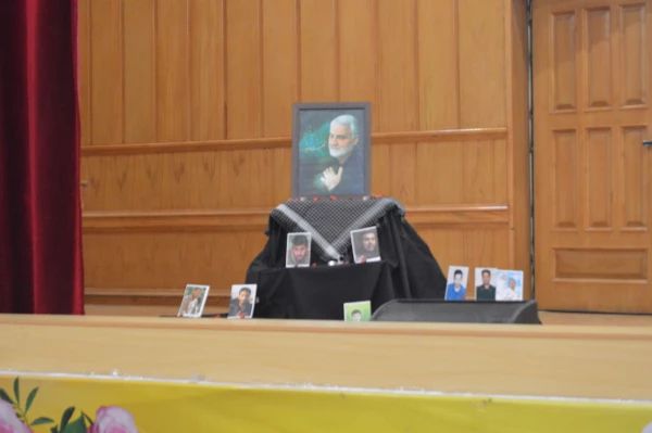 به مناسبت ایام اله دهه فجر روز شنبه تاریخ98/11/19برنامه ای با محوریت دستاورد های انقلاب و اربعین سردار سلیمانی با حضور سرکار خانم دکتر طاهره محسنی(استاد دانشگاه امام صادق(ع)) برگزار شد.
در این برنامه از تمام دانشجویان پردیس های خواهران حضور داشتند. 2