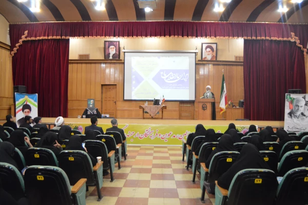 به مناسبت ایام اله دهه فجر روز شنبه تاریخ98/11/19برنامه ای با محوریت دستاورد های انقلاب و اربعین سردار سلیمانی با حضور سرکار خانم دکتر طاهره محسنی(استاد دانشگاه امام صادق(ع)) برگزار شد.
در این برنامه از تمام دانشجویان پردیس های خواهران حضور داشتند. 2