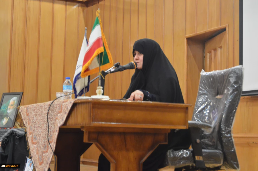 به مناسبت ایام اله دهه فجر روز شنبه تاریخ98/11/19برنامه ای با محوریت دستاورد های انقلاب و اربعین سردار سلیمانی با حضور سرکار خانم دکتر طاهره محسنی(استاد دانشگاه امام صادق(ع)) برگزار شد.
در این برنامه از تمام دانشجویان پردیس های خواهران حضور داشتند. 2