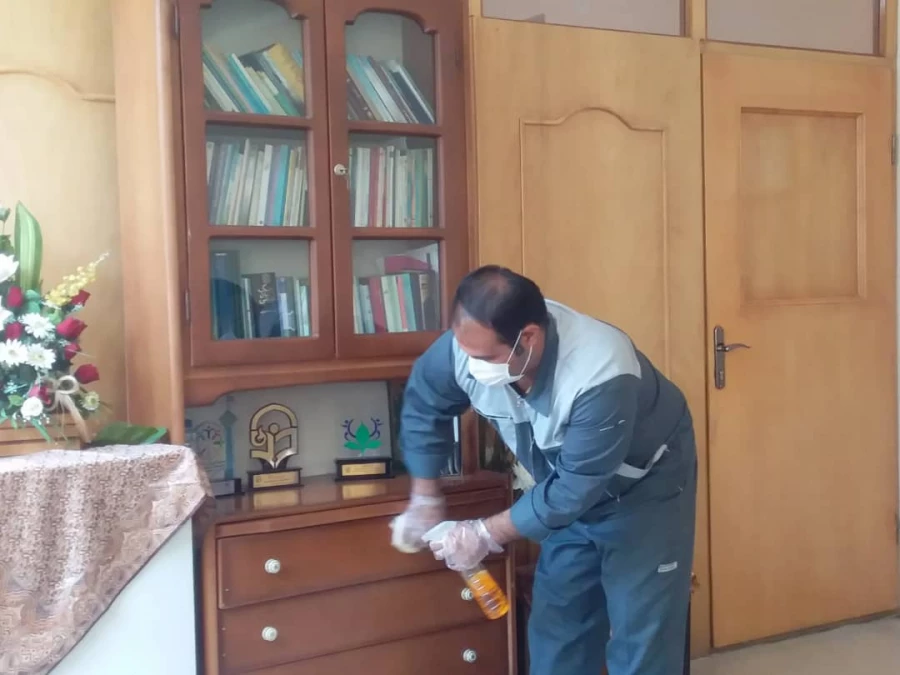 ضدعفونی کردن و پاک سازی خوابگاه ها و کلاس ها  4