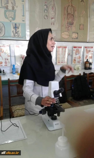 برگزاری کارگاه کار با میکروسکوپ