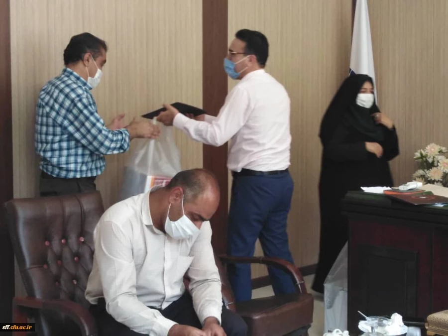 برگزاری مراسم تکریم  و بزرگداشت خانواده شهدا و ایثارگران در مرکز سلمان فارسی شیراز  4