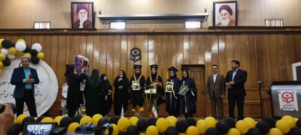 جشن دانش آموختگی دانشجویان ورودی 97 مرکز سلمان فارسی شیراز در تاریخ سوم مرداد ماه 1400 در سالن اجتماعات این مرکز برگزار شد  4