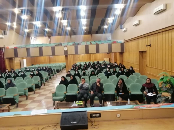 جلسه توجیهی  با موضوع قوانین و ضوابط دانشگاه حضور مدیر هسته ی گزینش آموزش و پرورش استان فارس و دانشجو معلمان جدید الورود و دانشجویان ورودی قبل برگزار شد 5