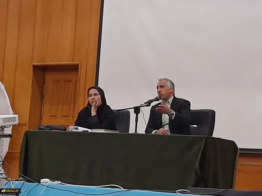 نشست توجیهی شیوه نامه متعهدین خدمت با حضور آقای دکتر گرامی از اداره کل آموزش و پرورش استان فارس در مرکز سلمان فارسی شیراز برگزار شد 2