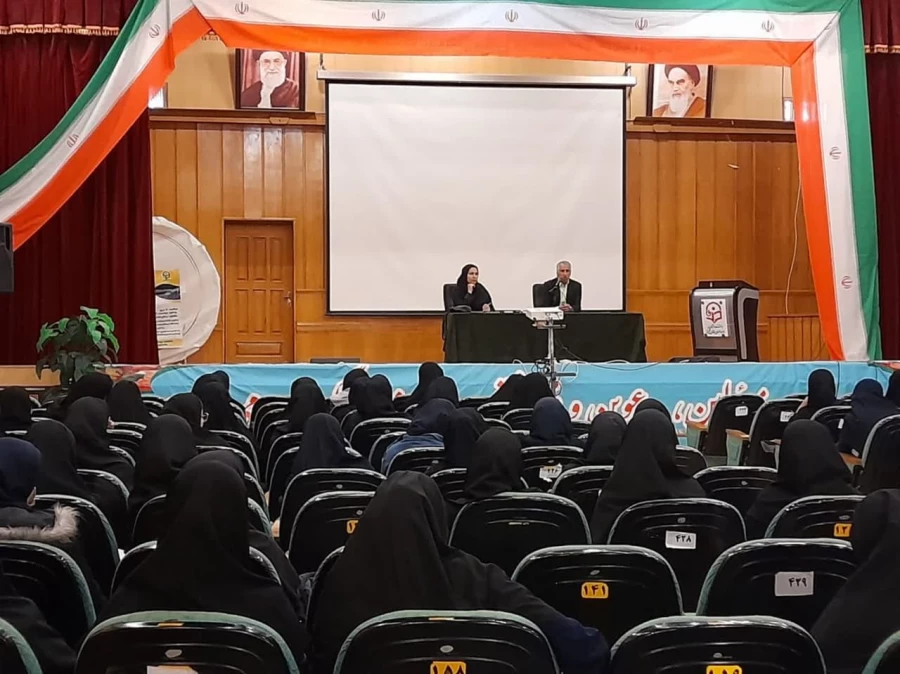 نشست توجیهی شیوه نامه متعهدین خدمت با حضور آقای دکتر گرامی از اداره کل آموزش و پرورش استان فارس در مرکز سلمان فارسی شیراز برگزار شد 4