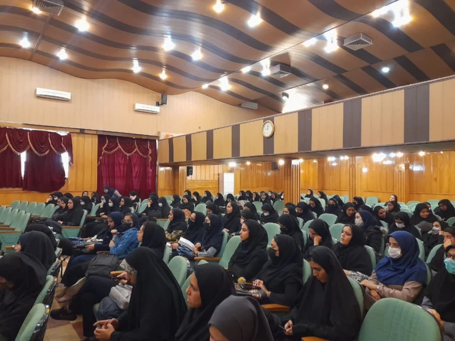 نشست توجیهی شیوه نامه متعهدین خدمت با حضور آقای دکتر گرامی از اداره کل آموزش و پرورش استان فارس در مرکز سلمان فارسی شیراز برگزار شد 5