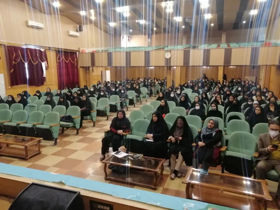 با حضور سرکار خانم دکتر صفیه رضایی جلسه توجیهی شیوه نامه انضباطی در مرکز سلمان فارسی برگزار شد 3