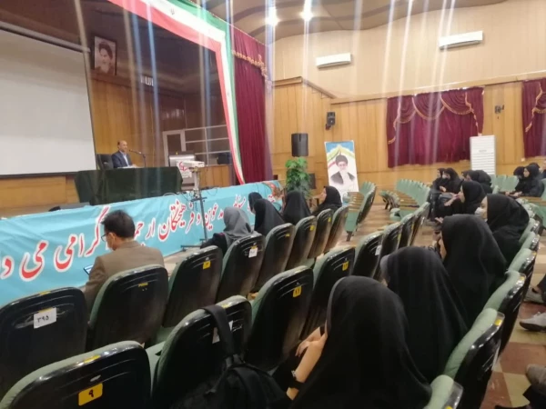 با حضور سرکار خانم دکتر صفیه رضایی جلسه توجیهی شیوه نامه انضباطی در مرکز سلمان فارسی برگزار شد 5