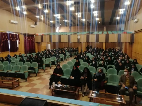 با حضور سرکار خانم دکتر صفیه رضایی جلسه توجیهی شیوه نامه انضباطی در مرکز سلمان فارسی برگزار شد 6