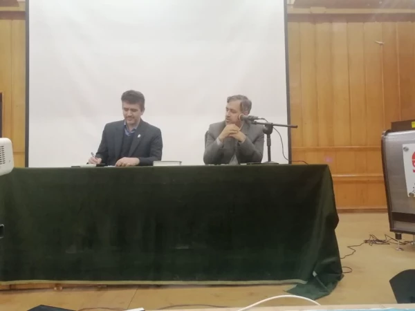 با حضور دکتر زارع شیبانی سرپرست مدیریت امور پردیس های استان فارس جلسه پرسش و پاسخ با دانشجو معلمان واحد سلمان فارسی برگزار شد 2