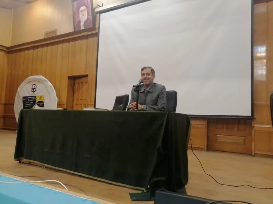 با حضور دکتر زارع شیبانی سرپرست مدیریت امور پردیس های استان فارس جلسه پرسش و پاسخ با دانشجو معلمان واحد سلمان فارسی برگزار شد 4