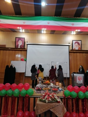 ویژه برنامه شب یلدا در مرکز سلمان فارسی با حضور سرکار خانم دکتر داودی سرپرست واحد دانشگاهی سلمان فارسی، معاون هماهنگی جناب آقای سهراب صادقی و دیگر مسئولان مرکز سلمان فارسی و باحضور جناب آقای قیصری با اجرای برنامه شعر و طنز 4