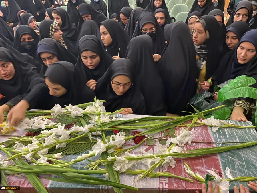 همزمان با شهادت حضرت فاطمه زهرا(س) و گرامیداشت سالگرد شهادت حاج قاسم سلیمانی مراسم استقبال از شهید گمنام دانش آموز در مرکز سلمان فارسی شیراز 2