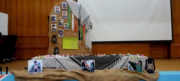 همزمان با ایام شهادت حضرت فاطمه زهرا (س) مراسم استقبال و تشییع از شهید دانش آموز گمنام در مرکز سلمان فارسی شیراز 
 2