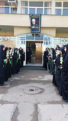 همزمان با ایام شهادت حضرت فاطمه زهرا (س) مراسم استقبال و تشییع از شهید دانش آموز گمنام در مرکز سلمان فارسی شیراز 
 2