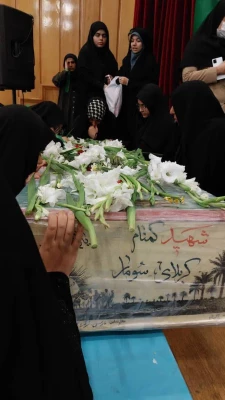 همزمان با ایام شهادت حضرت فاطمه زهرا (س) مراسم استقبال و تشییع از شهید دانش آموز گمنام در مرکز سلمان فارسی شیراز 
 2