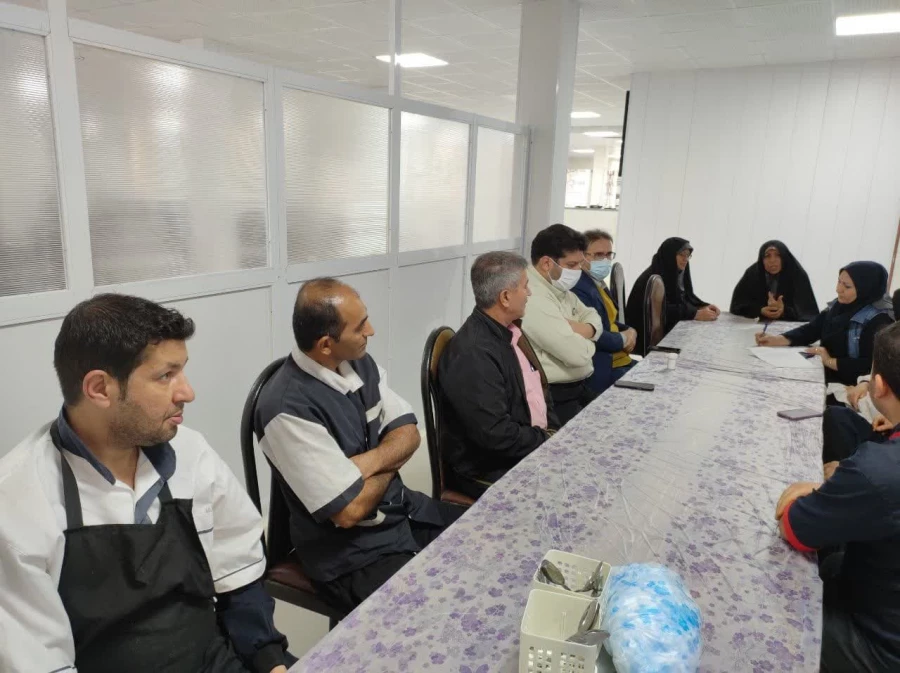 جلسه با نیروهای سلف سرویس مرکز سلمان فارسی شیراز 3