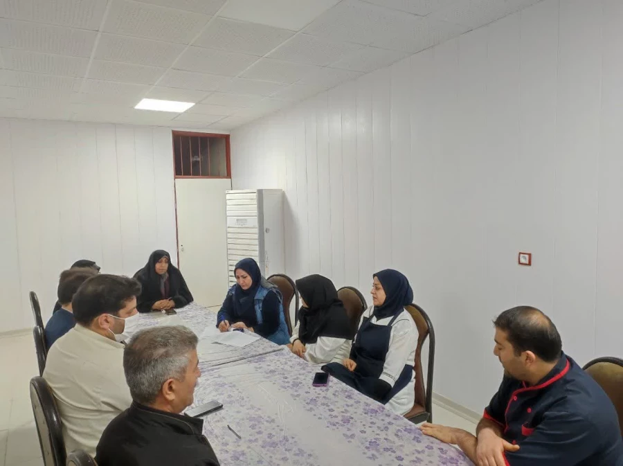 جلسه با نیروهای سلف سرویس مرکز سلمان فارسی شیراز 4